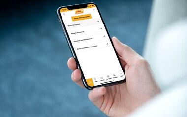 Smartphone zeigt Übersichtseite der Sparte Strom in der App e-netzTICKER 