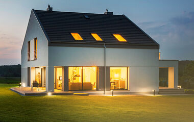 Modernes Einfamilienhaus mit Garten