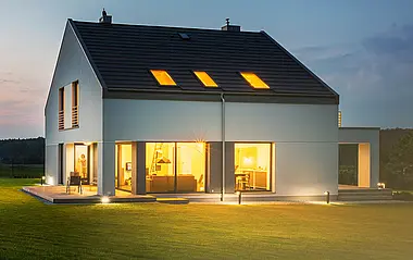 Modernes Einfamilienhaus mit Garten